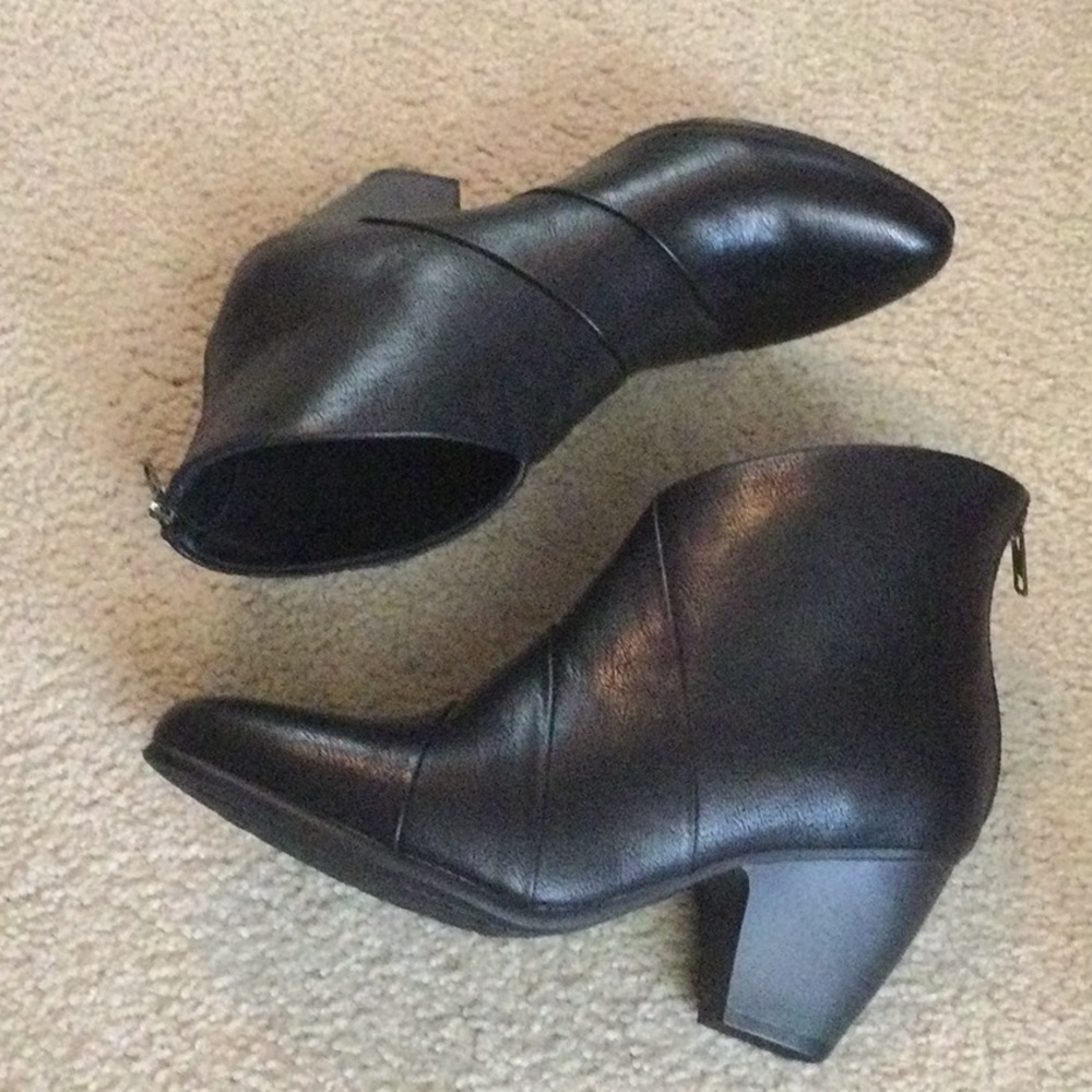 Elegant Black Ankle Boots - Picture 4 of 8